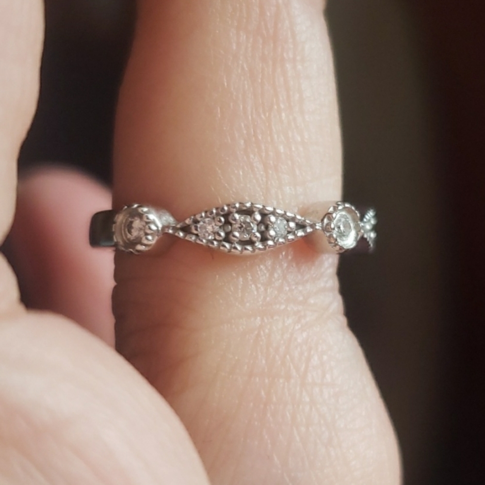 14k White Gold Ring 1/5 Ct Diamond Milgrain Wedding Band - Picture 2 of 12